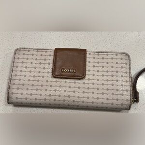 Fossil Leather Zip Wallet Neutral Print |